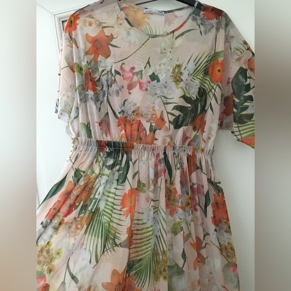 Lovely long floral mesh zara dress - Picture 2 of 4